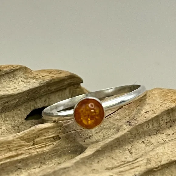 Elegant Silver and Amber Ring with Modern Minimalist Design